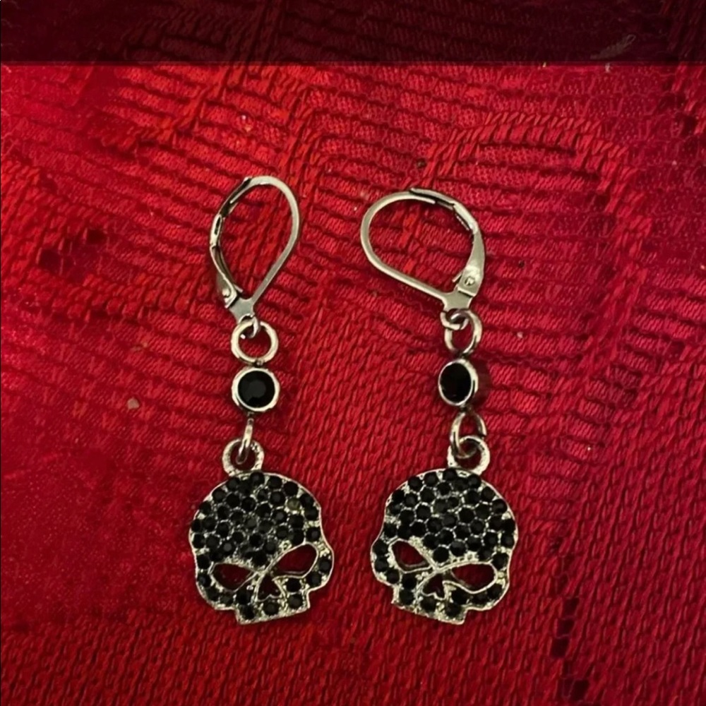 Limited! Black Stone Skull Rhinestone Earrings - Picture 2 of 3